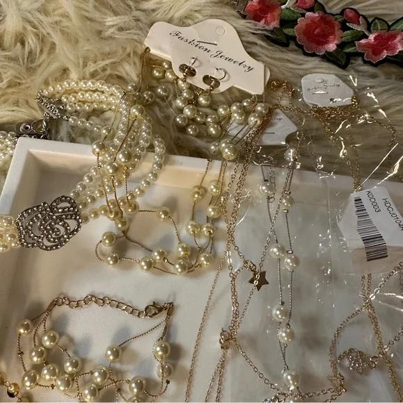 HUGE fashion necklace bundle - Picture 6 of 12